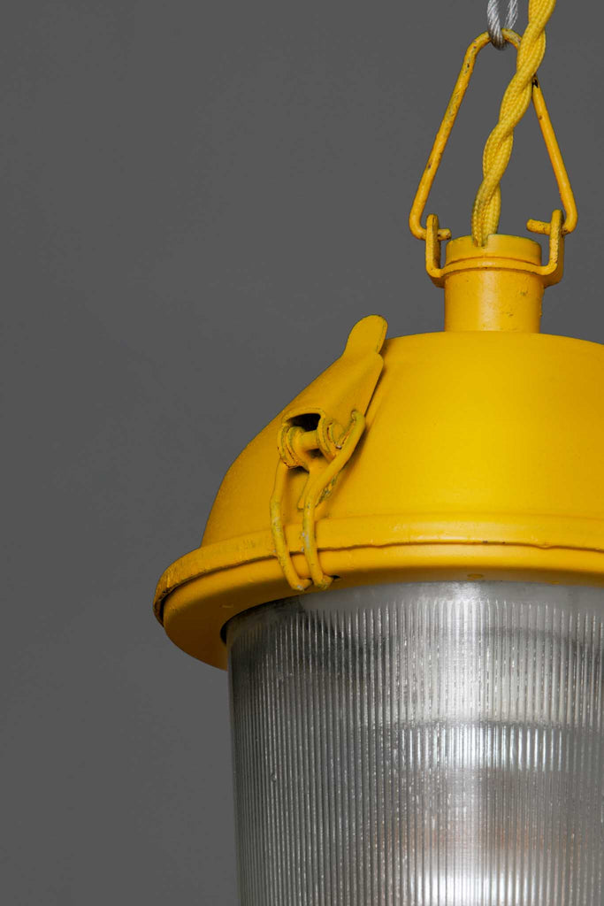 strella gepantsterde lamp geel zijkant e27 fitting detail