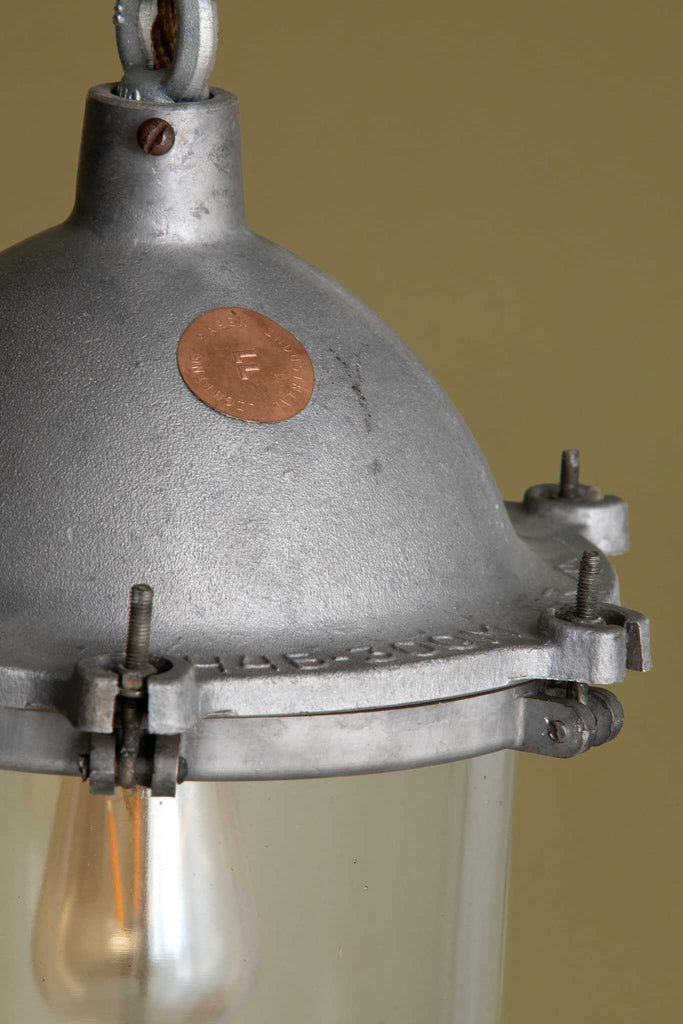 valmiera gepantsterde lamp grijs aluminium e27 fitting bovenkant detail